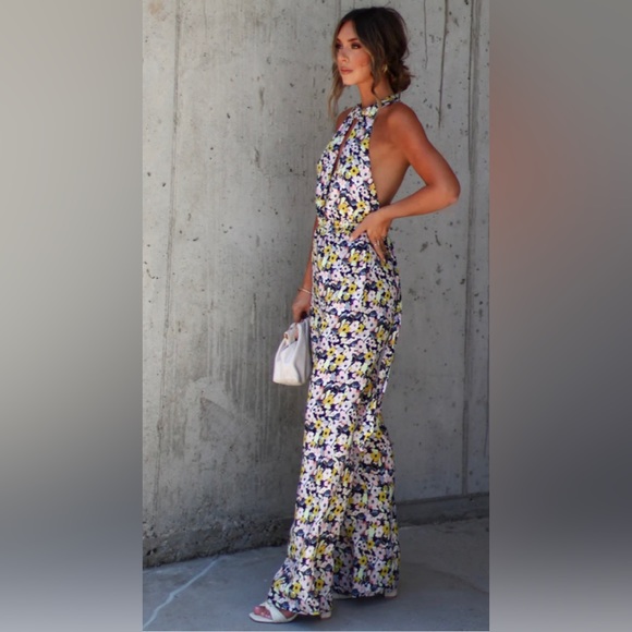 NWT VICI BLUMA FLORAL HALTER JUMPSUIT - BLACK/MULTI |Size Medium LAST ONE!!! - Picture 5 of 8